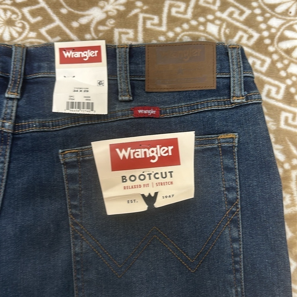 NWT Wrangler Boot Cut Relaxed Fit Jeans Sz 34x29 - Picture 2 of 6